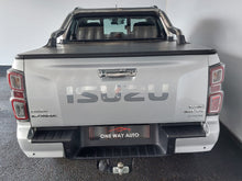 Load image into Gallery viewer, D-MAX 3.0 Ddi LSE 4X4 A/T D/C P/U - 5107
