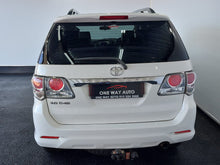 Load image into Gallery viewer, FORTUNER 3.0D-4D R/B - H496
